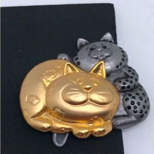 Brooch Pin Vintage Danecraft Kitty Hugging Cat while Wagging Tails
